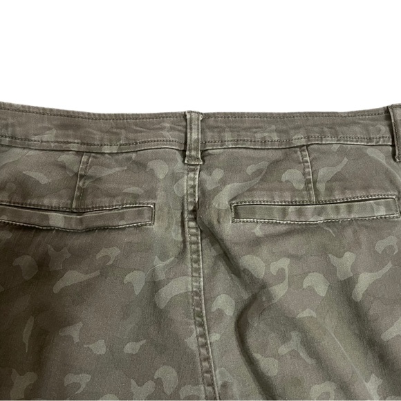 Market & Spruce- Camo skinny pant - Picture 6 of 7